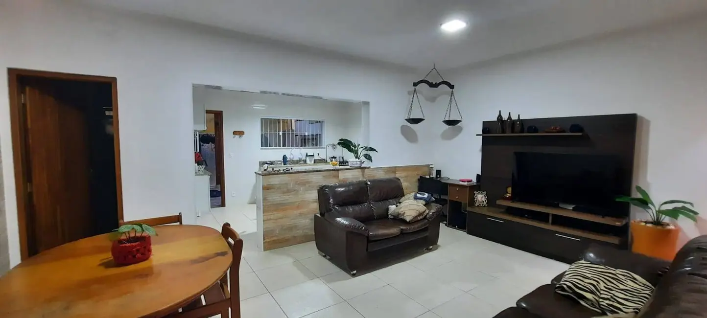 Foto 2 de Casa com 2 quartos à venda, 190m2 em Itanhaem - SP