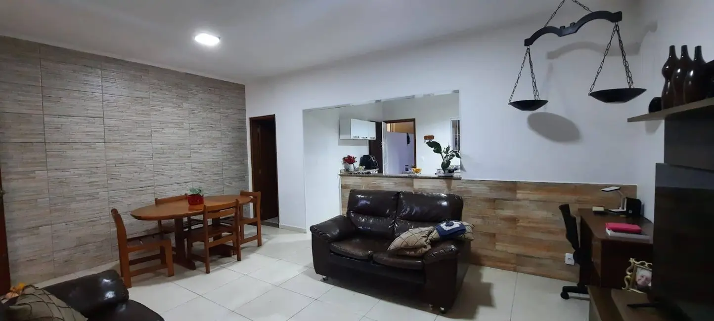 Foto 4 de Casa com 2 quartos à venda, 190m2 em Itanhaem - SP