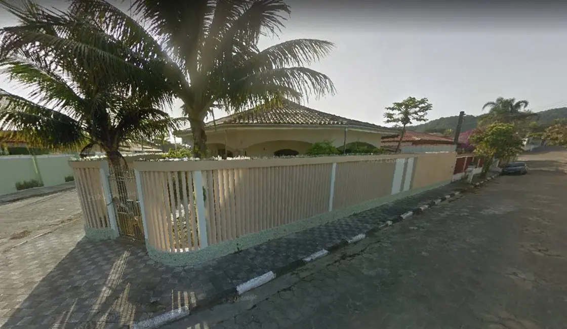 Foto 1 de Casa com 5 quartos à venda, 300m2 em Itanhaem - SP