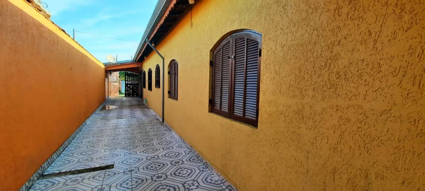 Foto 8 de Casa com 2 quartos à venda, 91m2 em Itanhaem - SP