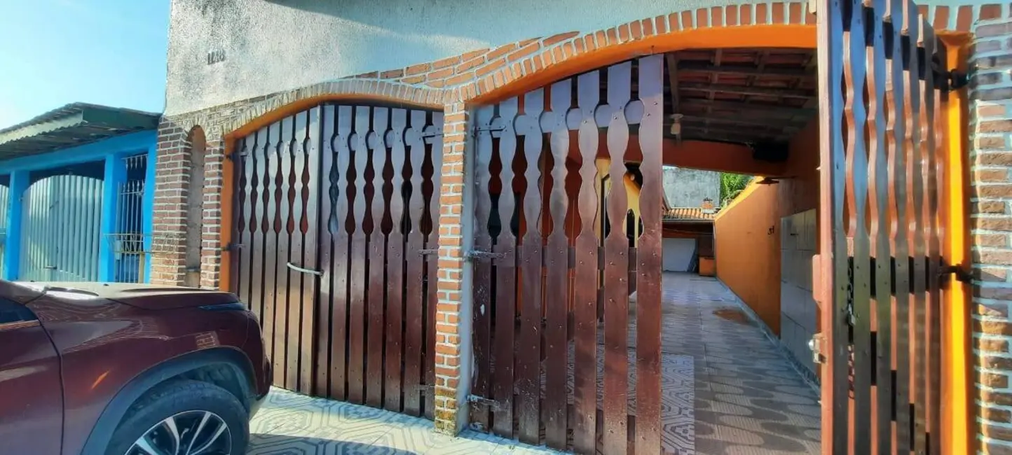 Foto 1 de Casa com 2 quartos à venda, 91m2 em Itanhaem - SP
