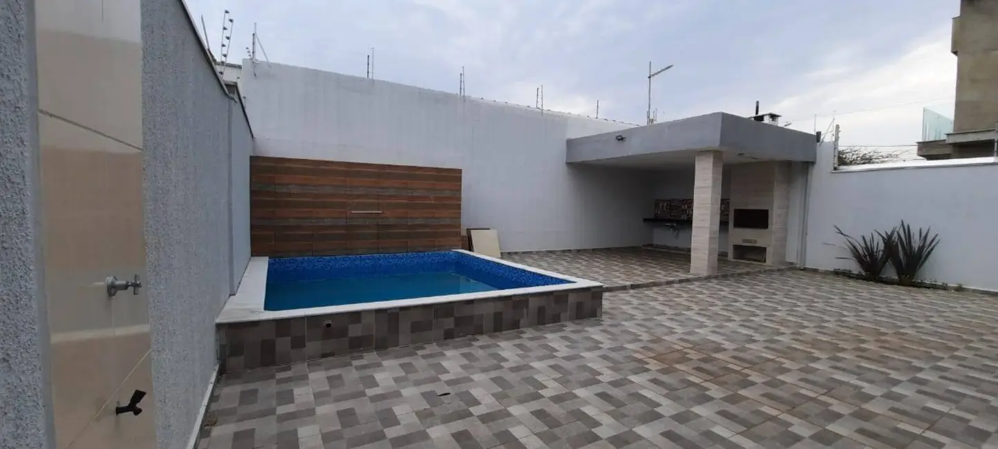 Foto 2 de Casa com 4 quartos à venda, 310m2 em Itanhaem - SP