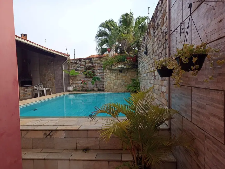 Foto 3 de Casa com 4 quartos à venda, 167m2 em Itanhaem - SP