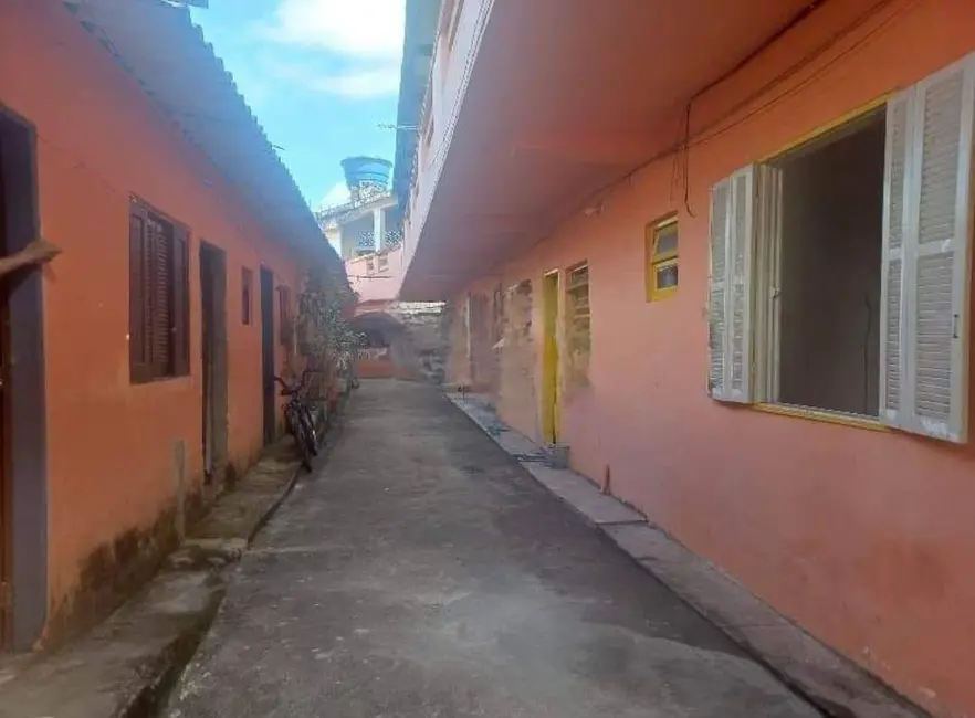 Foto 3 de Casa com 9 quartos à venda, 281m2 em Itanhaem - SP