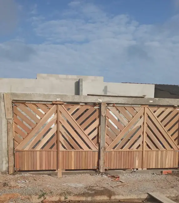 Foto 2 de Casa com 2 quartos à venda, 58m2 em Itanhaem - SP