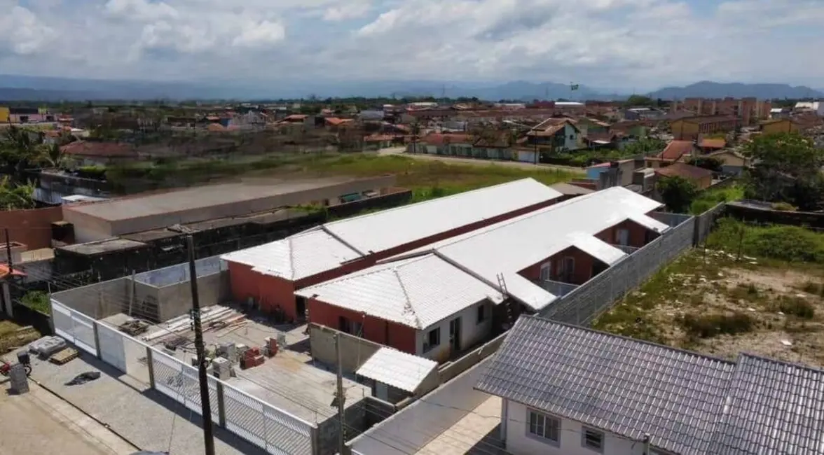 Foto 1 de Casa de Condomínio com 2 quartos à venda, 70m2 em Itanhaem - SP