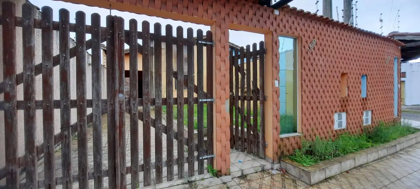 Foto 1 de Casa com 2 quartos à venda, 82m2 em Itanhaem - SP