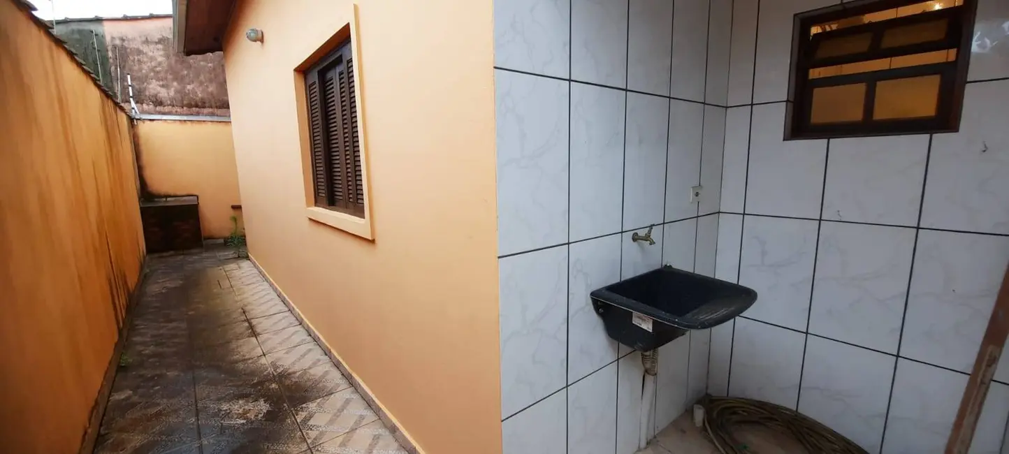 Foto 8 de Casa com 2 quartos à venda, 82m2 em Itanhaem - SP