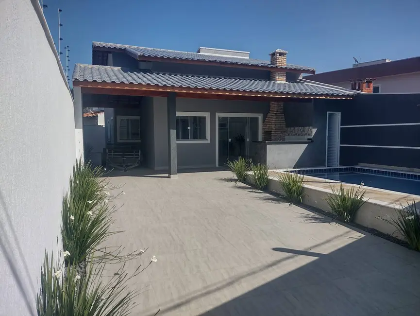 Foto 2 de Casa com 3 quartos à venda, 130m2 em Itanhaem - SP