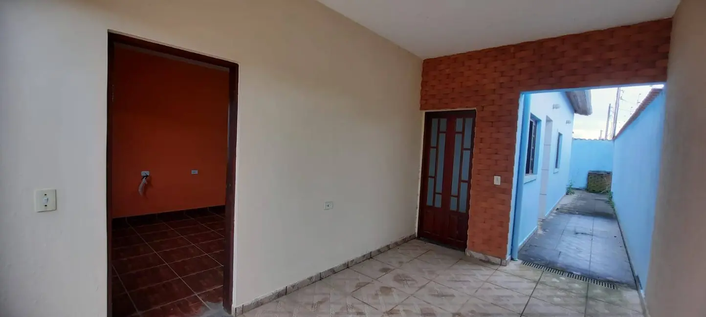 Foto 8 de Casa com 2 quartos à venda, 82m2 em Itanhaem - SP