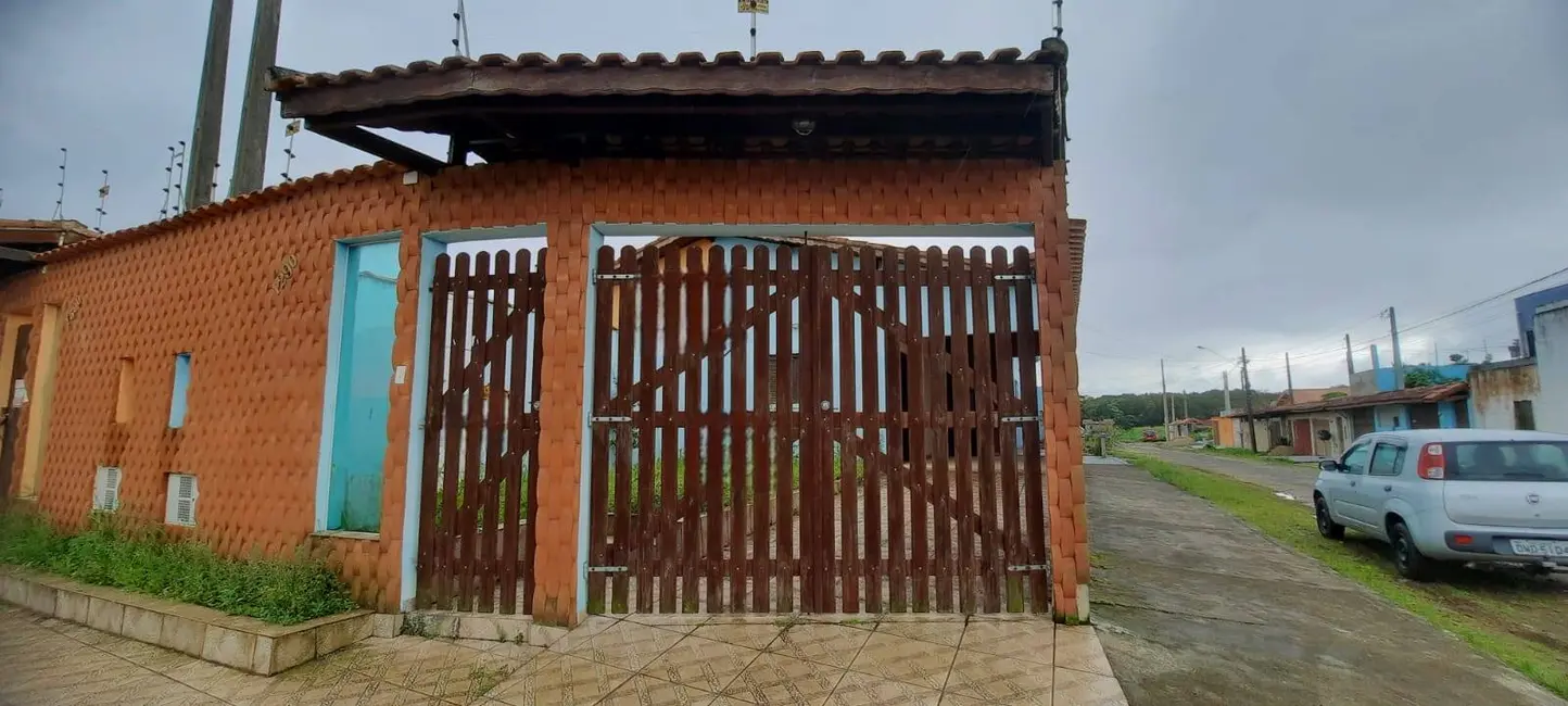 Foto 1 de Casa com 2 quartos à venda, 82m2 em Itanhaem - SP