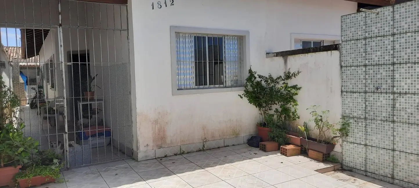 Foto 2 de Casa com 2 quartos à venda, 63m2 em Itanhaem - SP