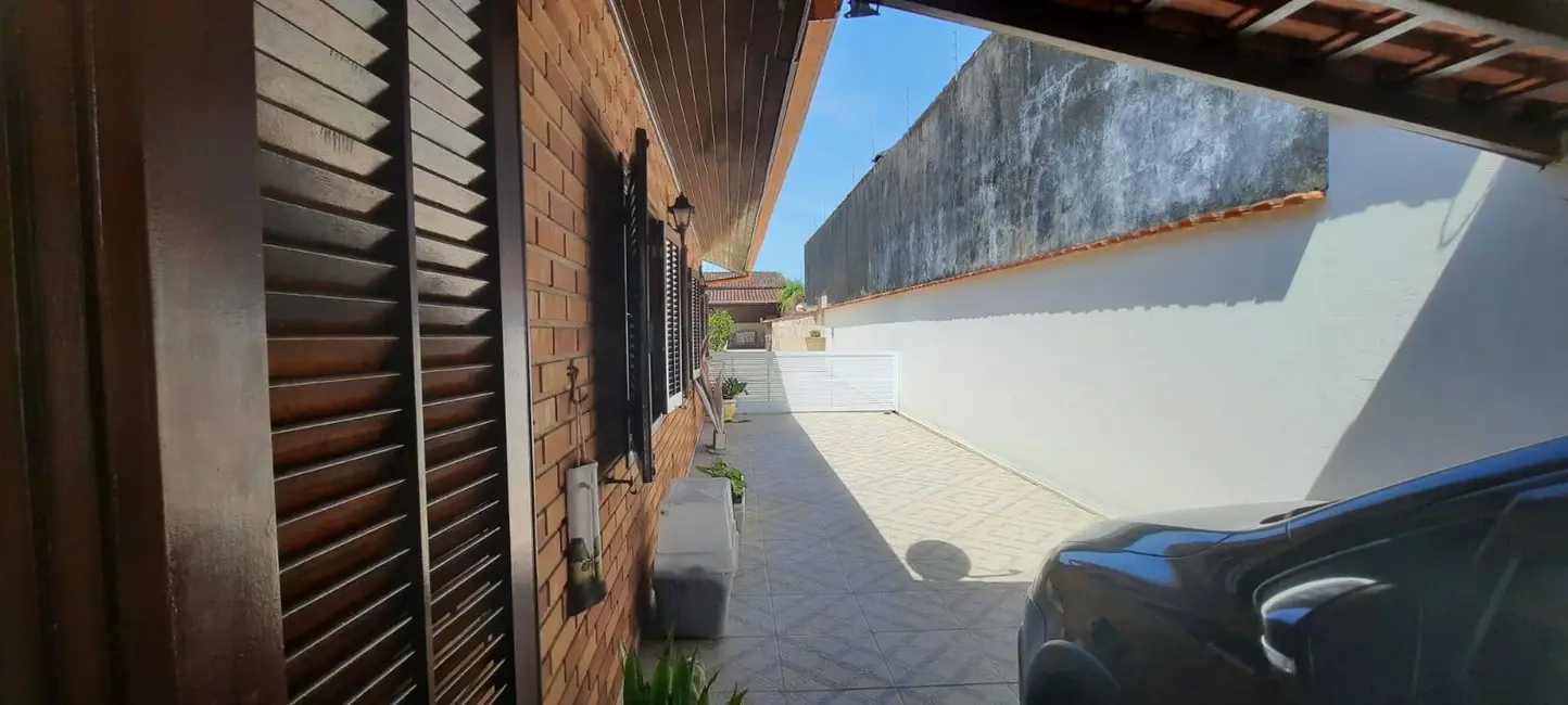 Foto 4 de Casa com 4 quartos à venda, 192m2 em Itanhaem - SP