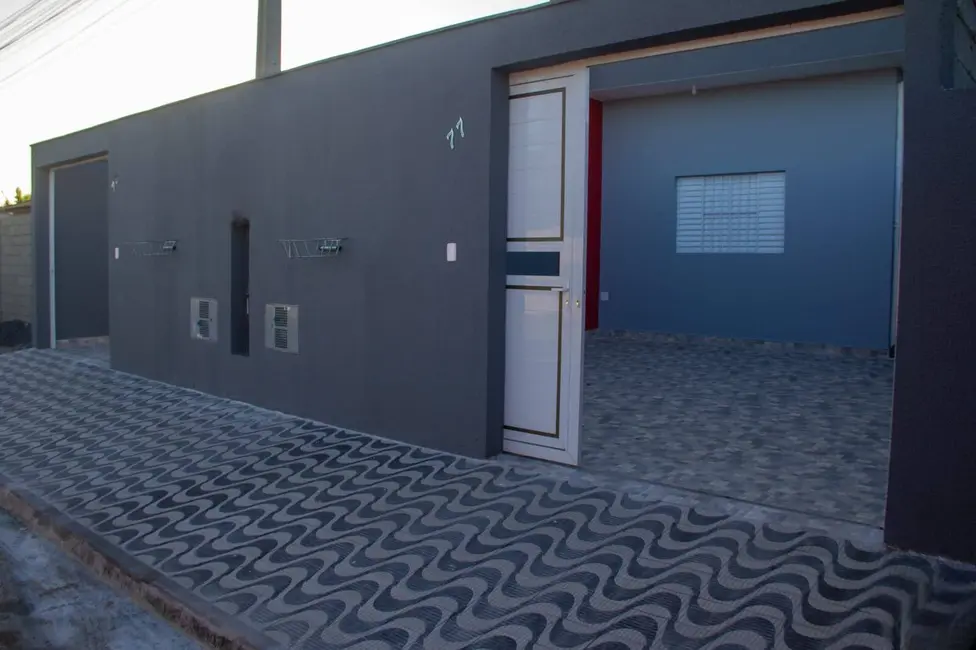 Foto 2 de Casa com 2 quartos à venda, 70m2 em Itanhaem - SP