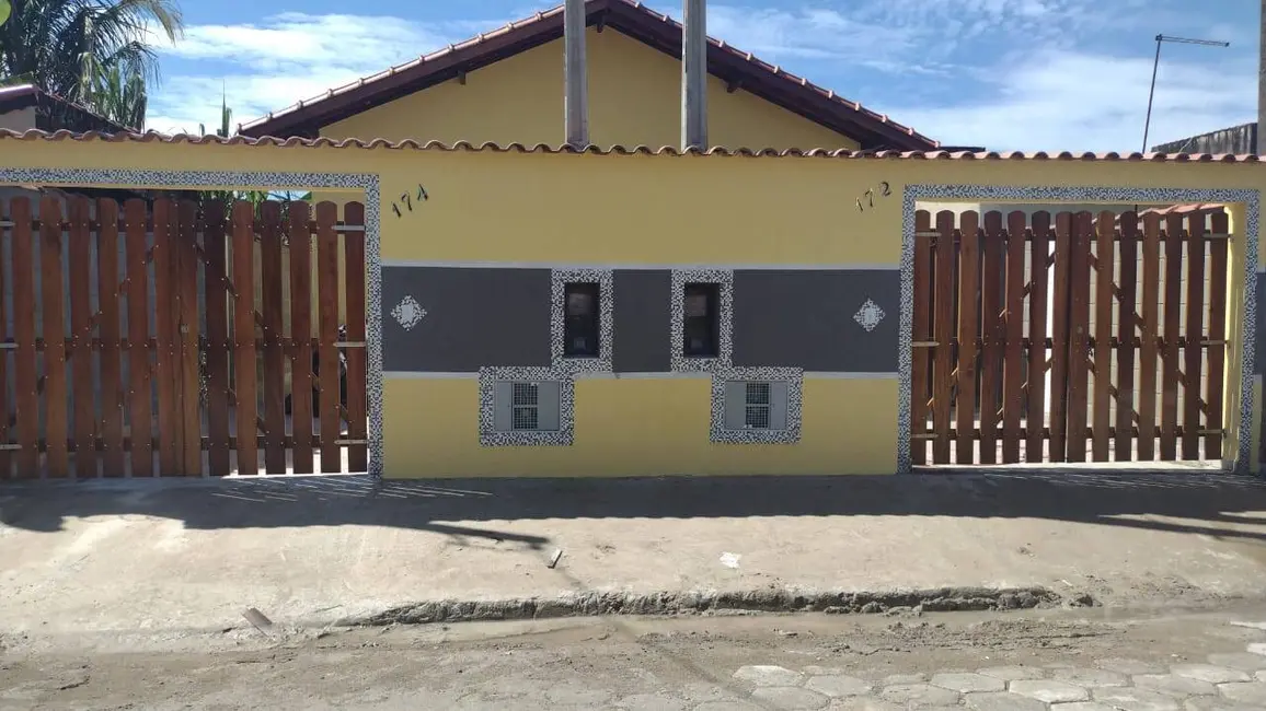 Foto 1 de Casa com 2 quartos à venda, 56m2 em Itanhaem - SP