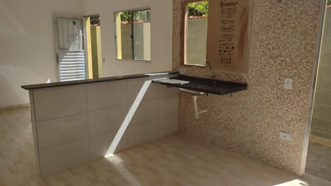 Foto 2 de Casa com 2 quartos à venda, 56m2 em Itanhaem - SP