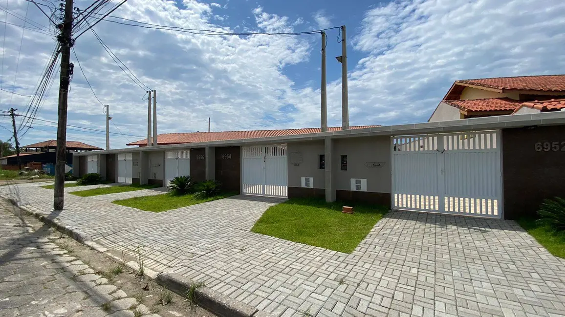 Foto 2 de Casa com 2 quartos à venda, 72m2 em Itanhaem - SP