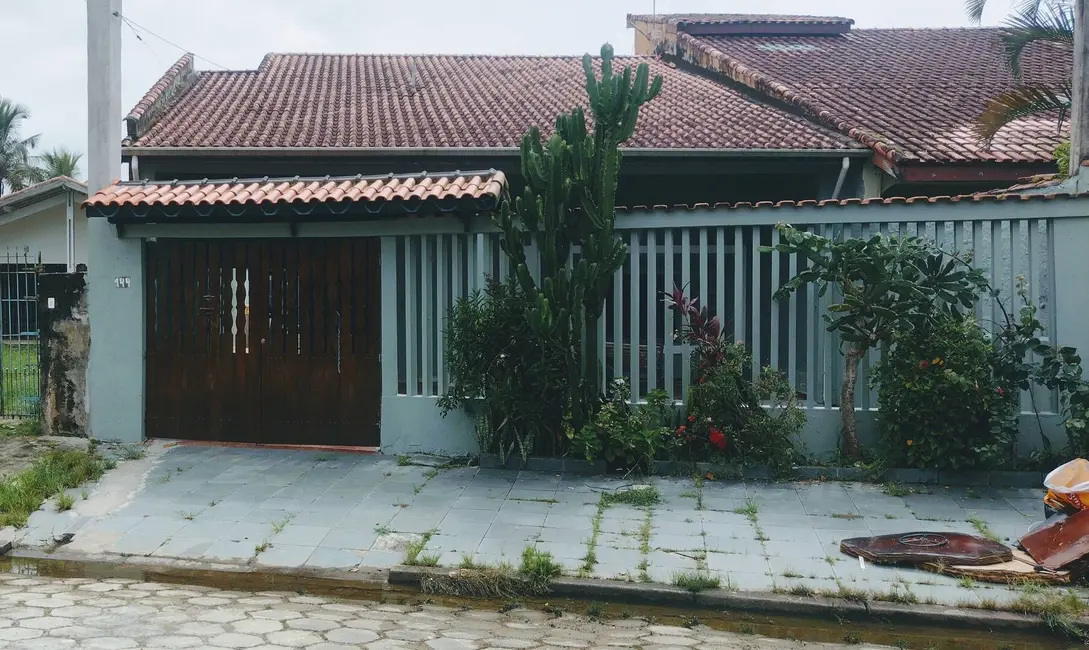 Foto 2 de Casa com 4 quartos à venda, 163m2 em Itanhaem - SP