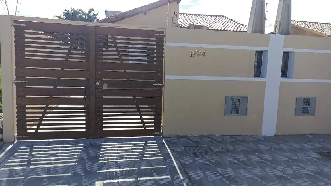 Foto 1 de Casa com 2 quartos à venda, 65m2 em Itanhaem - SP