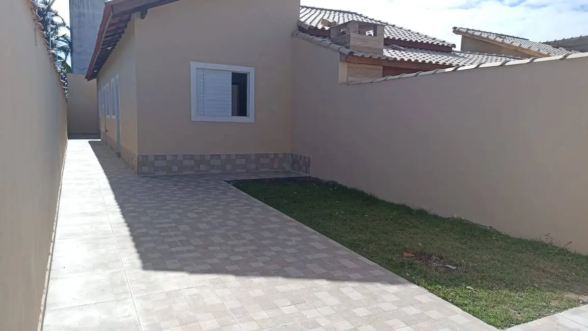 Foto 2 de Casa com 2 quartos à venda, 65m2 em Itanhaem - SP