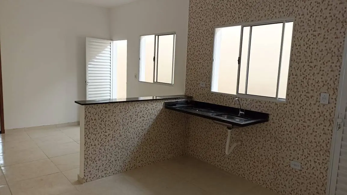 Foto 4 de Casa com 2 quartos à venda, 55m2 em Itanhaem - SP