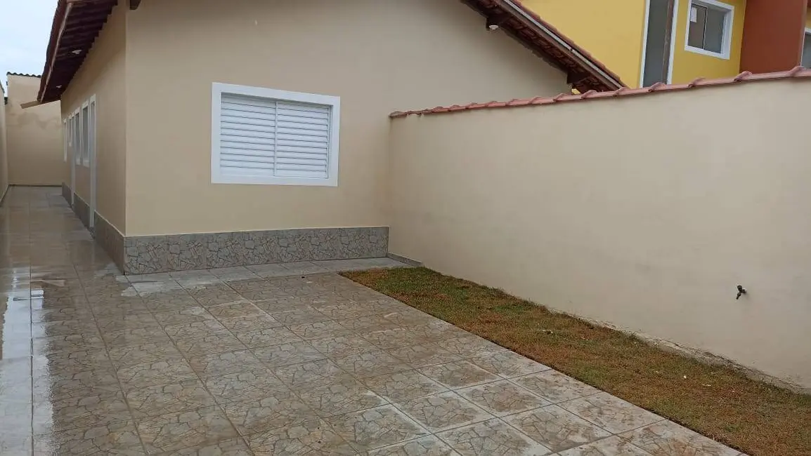 Foto 2 de Casa com 2 quartos à venda, 55m2 em Itanhaem - SP