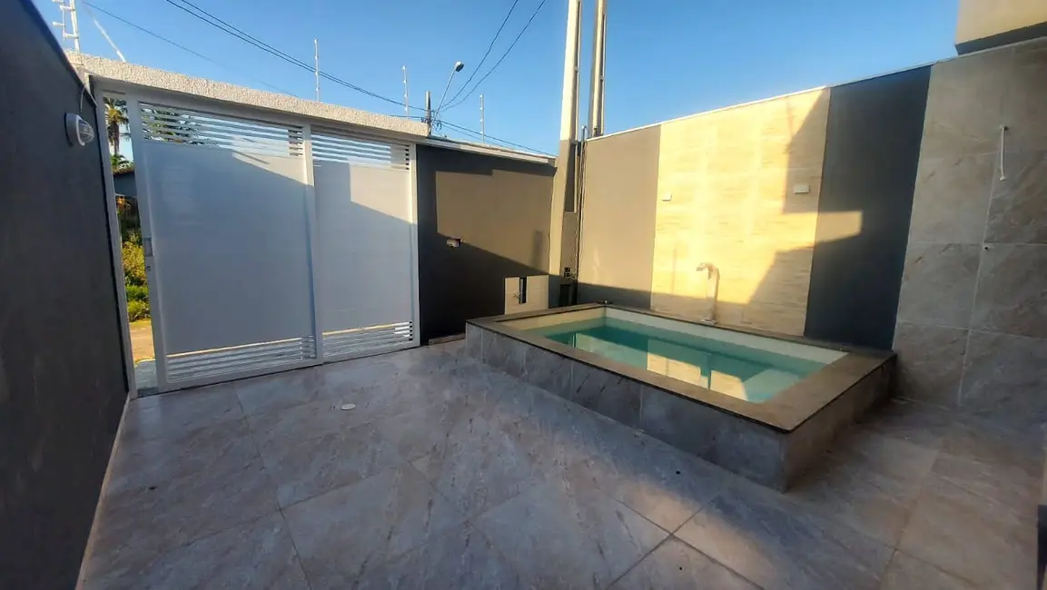 Casa com 2 quartos à venda, 74m2 em Peruibe - SP - imagem 3 Foto 3 de Casa com 2 quartos à venda, 74m2 em Peruibe - SP