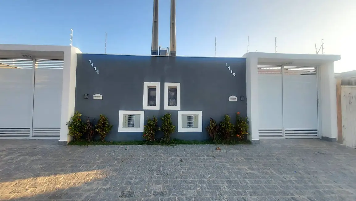 Foto 1 de Casa com 2 quartos à venda, 74m2 em Peruibe - SP