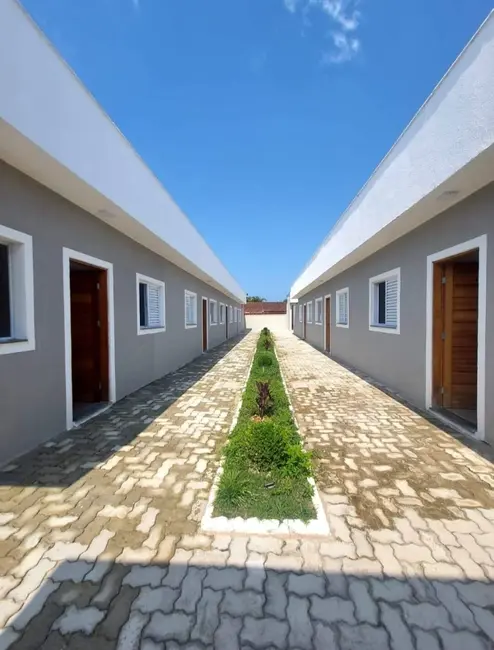 Foto 3 de Casa de Condomínio com 2 quartos à venda, 46m2 em Itanhaem - SP