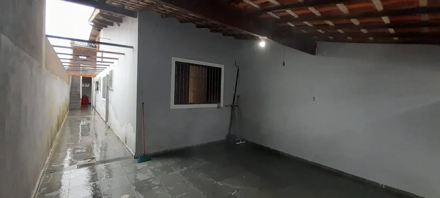 Foto 1 de Casa com 1 quarto à venda, 55m2 em Itanhaem - SP