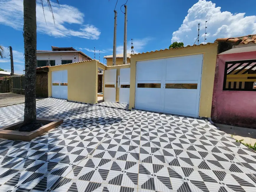 Foto 1 de Casa com 2 quartos à venda, 66m2 em Itanhaem - SP