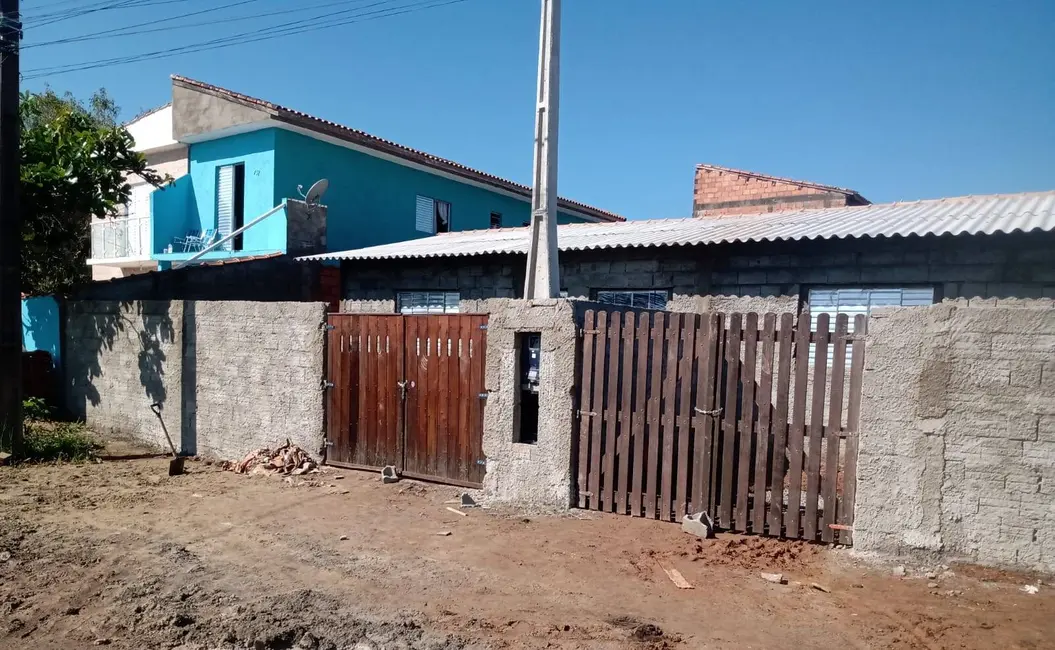 Foto 1 de Casa com 2 quartos à venda, 50m2 em Itanhaem - SP