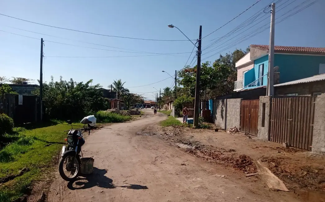 Foto 2 de Casa com 2 quartos à venda, 50m2 em Itanhaem - SP