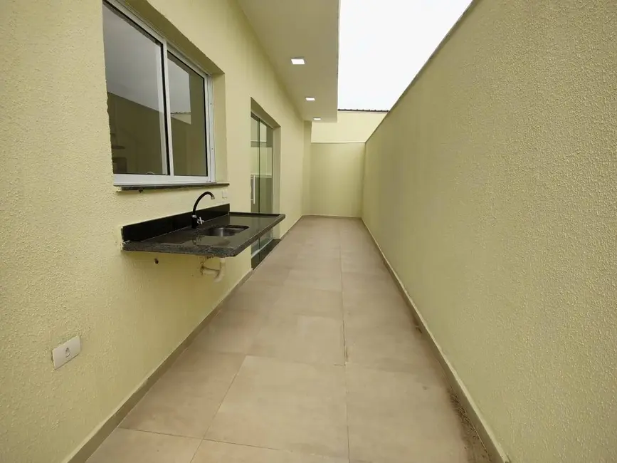 Casa de Condomínio com 2 quartos à venda, 81m2 em Itanhaem - SP - imagem 4 Foto 4 de Casa de Condomínio com 2 quartos à venda, 81m2 em Itanhaem - SP