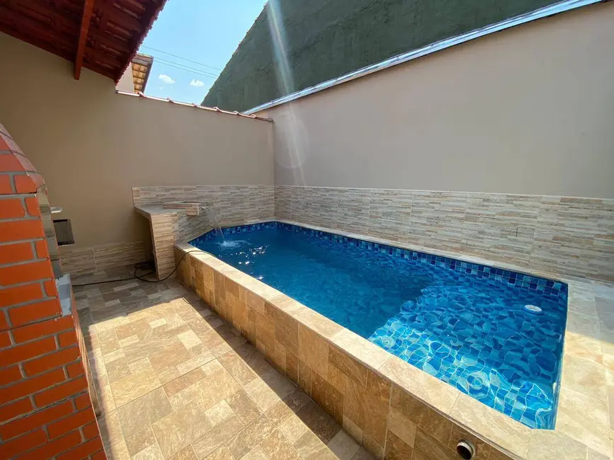 Foto 4 de Casa com 2 quartos à venda, 77m2 em Mongagua - SP