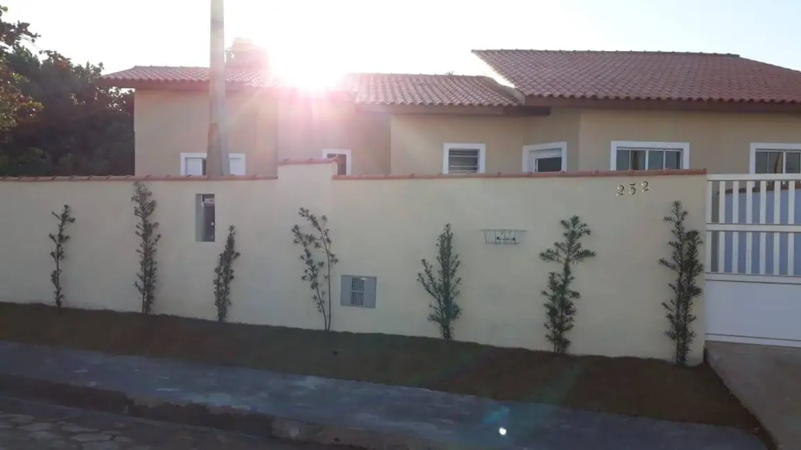 Foto 2 de Casa com 2 quartos à venda, 60m2 em Itanhaem - SP