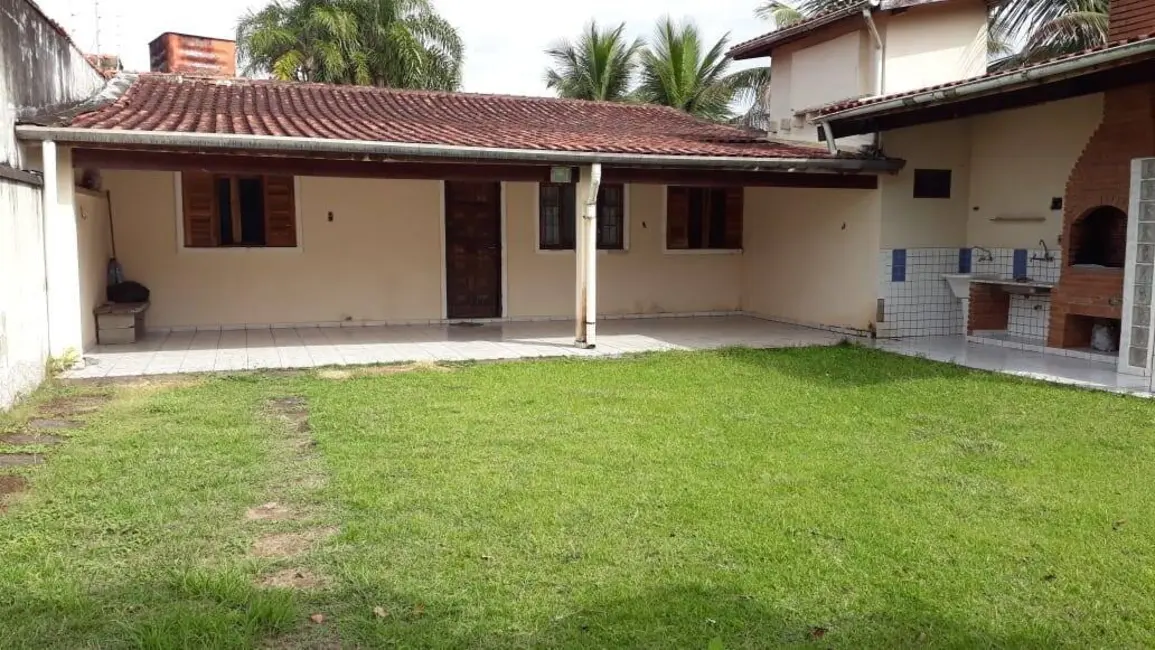Foto 2 de Casa com 2 quartos à venda, 80m2 em Itanhaem - SP