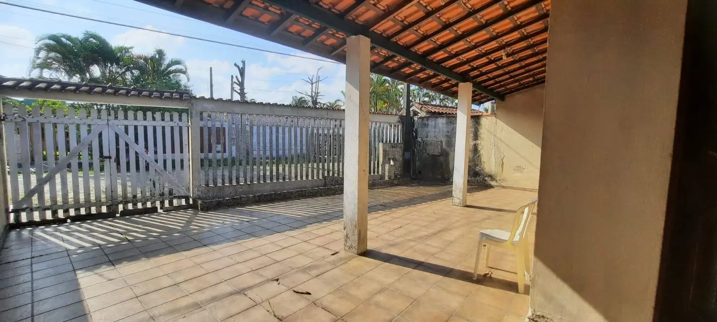 Foto 2 de Casa com 3 quartos à venda, 143m2 em Itanhaem - SP