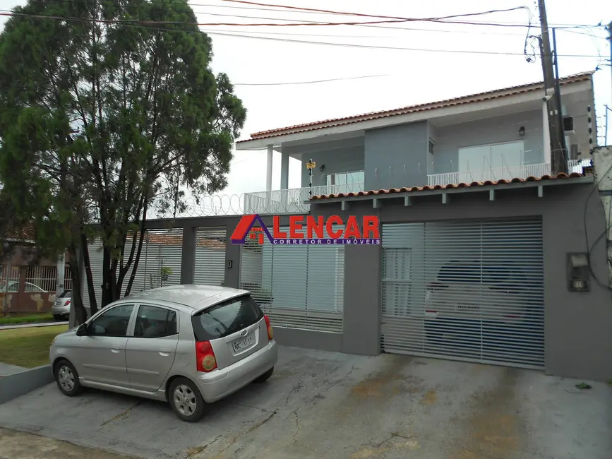Foto 2 de Casa com 3 quartos à venda, 250m2 em Aponiã, Porto Velho - RO
