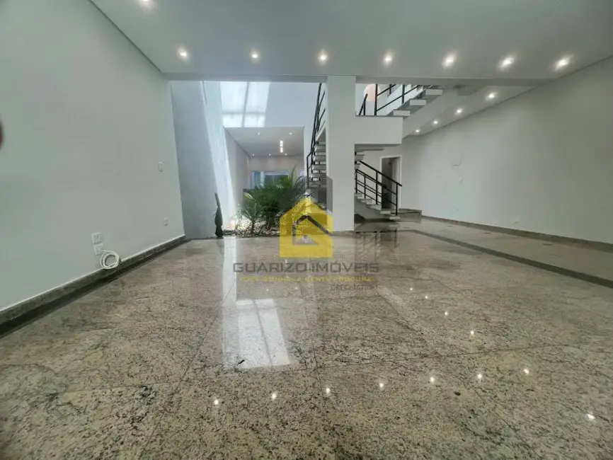 Foto 1 de Sobrado com 3 quartos à venda, 244m2 em Vila Scarpelli, Santo Andre - SP