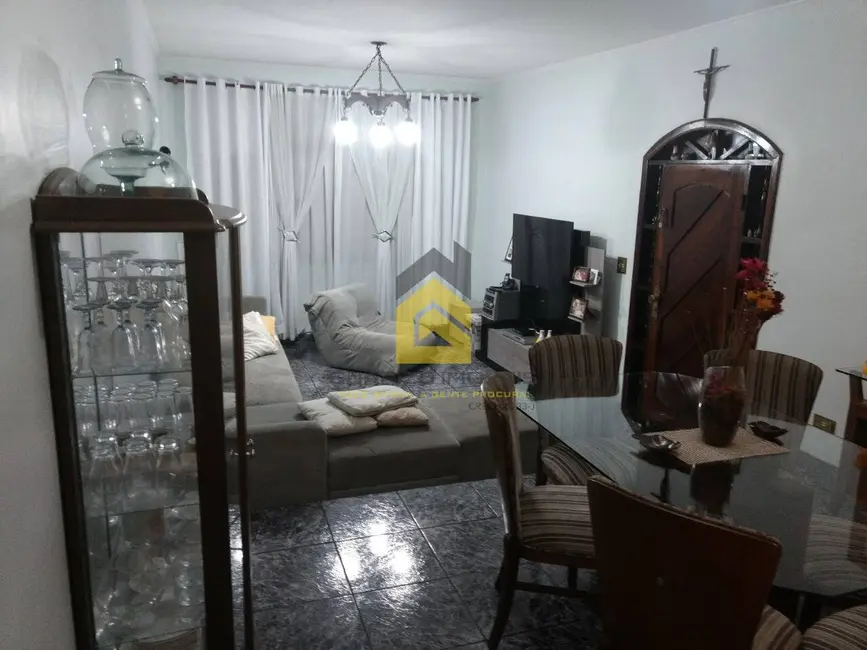 Foto 2 de Sobrado com 4 quartos à venda, 208m2 em Vila Eldízia, Santo Andre - SP