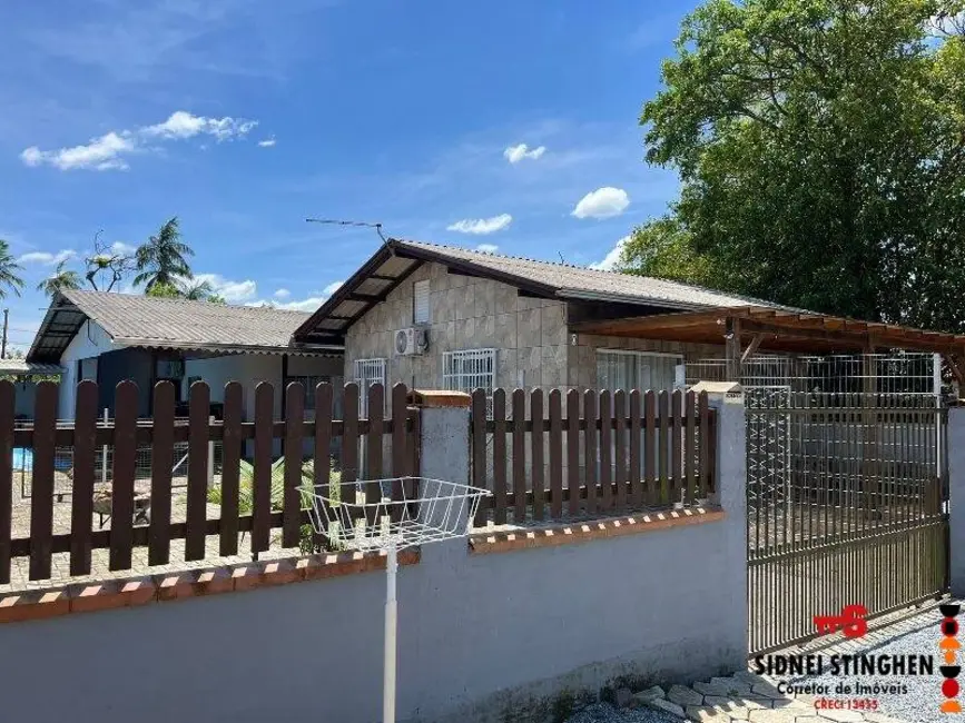 Foto 2 de Casa com 4 quartos à venda, 120m2 em Balneario Barra Do Sul - SC