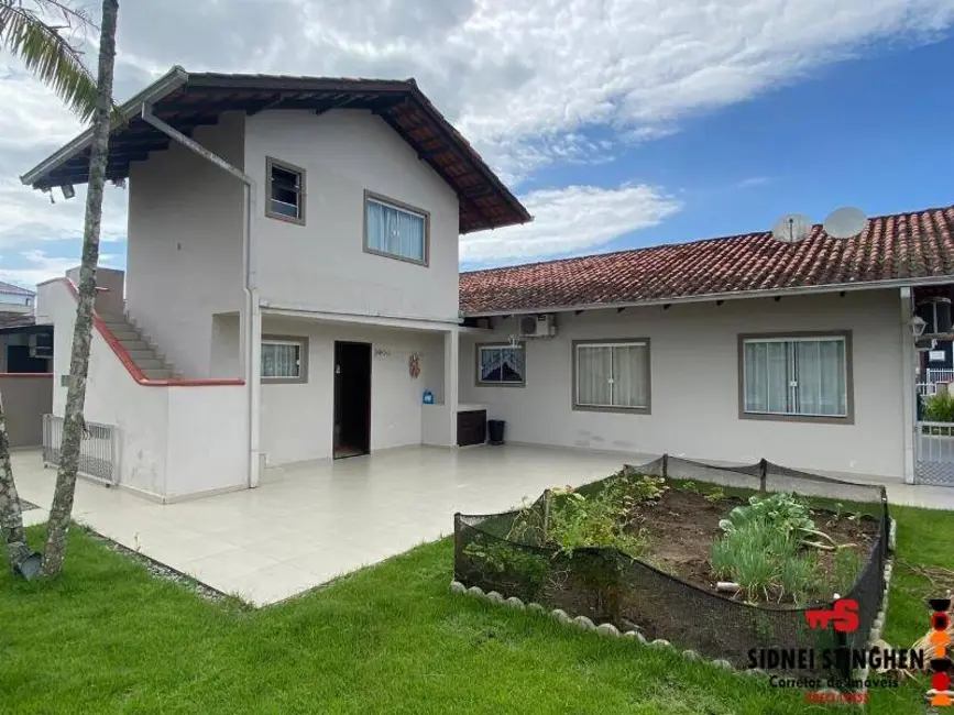 Foto 2 de Casa com 4 quartos à venda, 280m2 em Balneario Barra Do Sul - SC