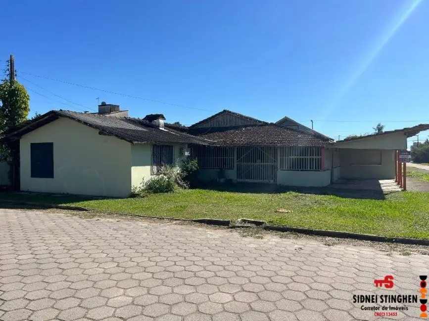 Foto 2 de Casa com 5 quartos à venda, 270m2 em Balneario Barra Do Sul - SC