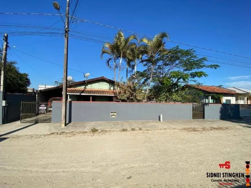 Foto 2 de Casa com 4 quartos à venda, 160m2 em Balneario Barra Do Sul - SC