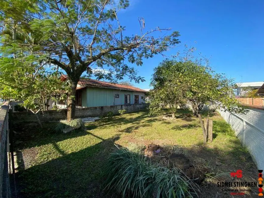 Foto 3 de Casa com 4 quartos à venda, 160m2 em Balneario Barra Do Sul - SC