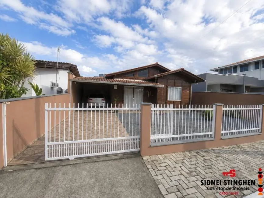 Foto 2 de Casa com 3 quartos à venda, 136m2 em Balneario Barra Do Sul - SC