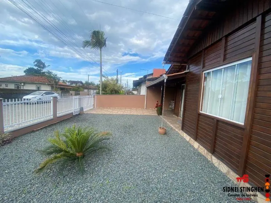 Foto 4 de Casa com 3 quartos à venda, 136m2 em Balneario Barra Do Sul - SC
