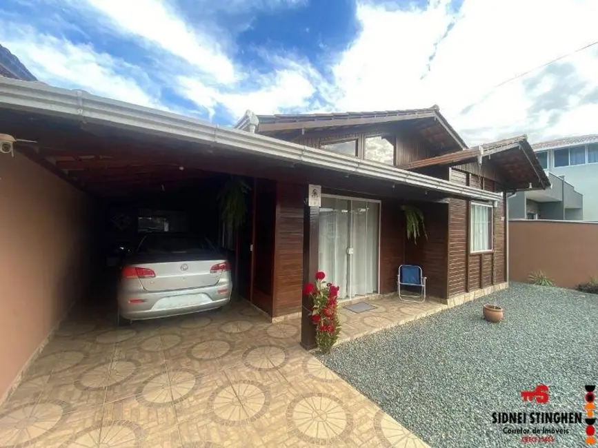 Foto 2 de Casa com 3 quartos à venda, 136m2 em Balneario Barra Do Sul - SC