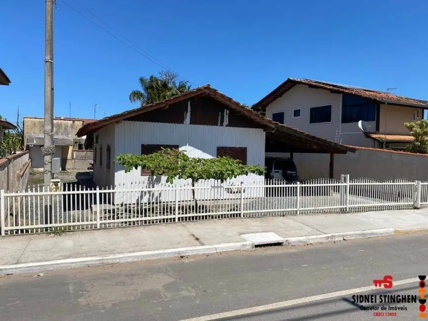 Foto 2 de Casa com 3 quartos à venda, 140m2 em Balneario Barra Do Sul - SC